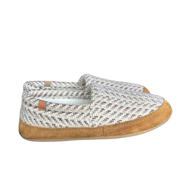 Acorn Patterned Moccasin Slipper Size 9 1/2-10 1/2 - Picture 4 of 12